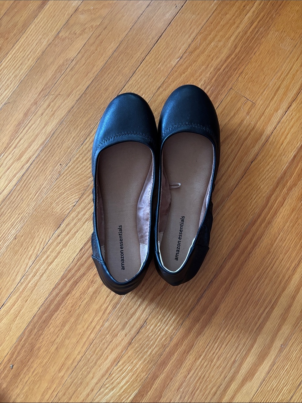 Amazon Essentials Black Women's Ballet Flats - Classic Comfort